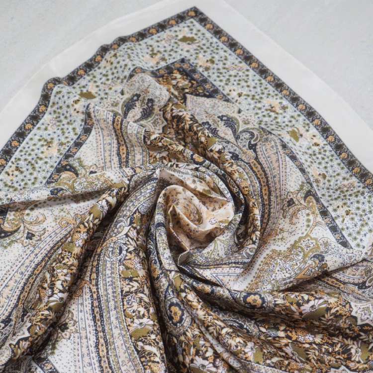 7d3761-satengskjerf-paisley-blå-offwhite_7