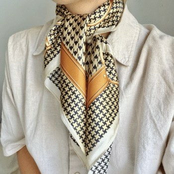 Silkeskjerf 70x70, beige og cognac