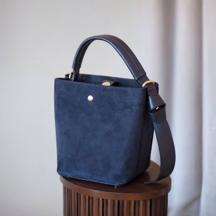 7D 0630 Bucket bag, semsket navy_2
