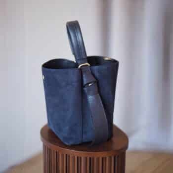 Bucket bag, semsket mørkeblå