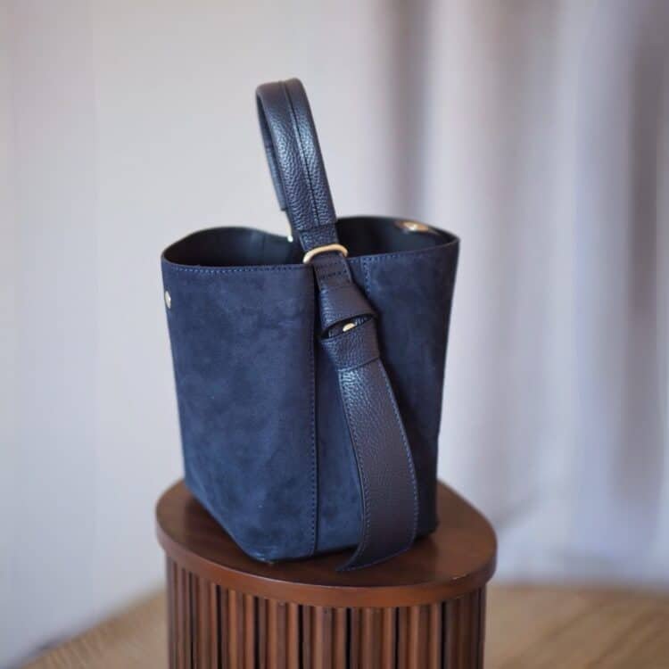 7D 0630 Bucket bag, semsket navy_4