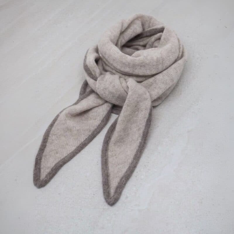 7D 13518 Trekantskjerf merinoull, tofarget beige og brun_1