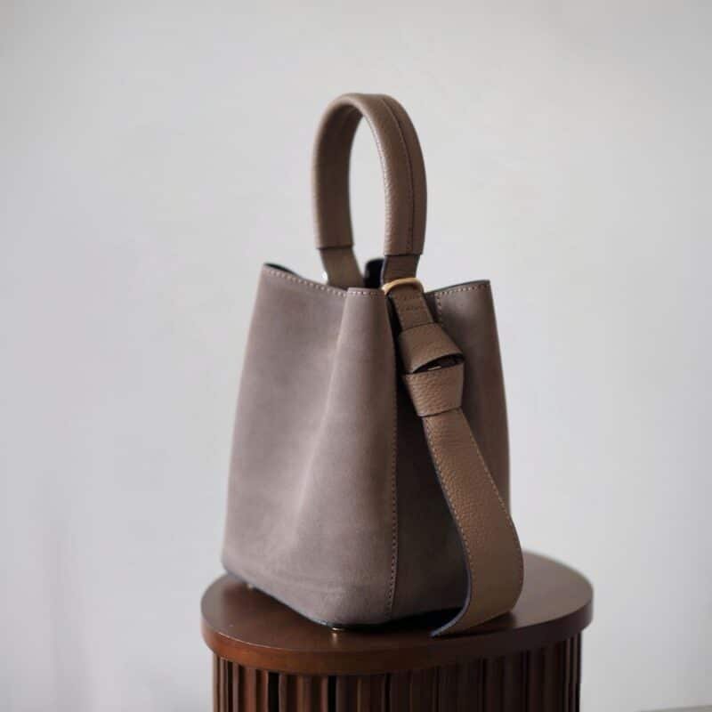 7D 2135 Bucket bag, semsket taupe _1