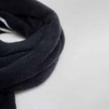 Trekantskjerf to-farget svart og off-white
