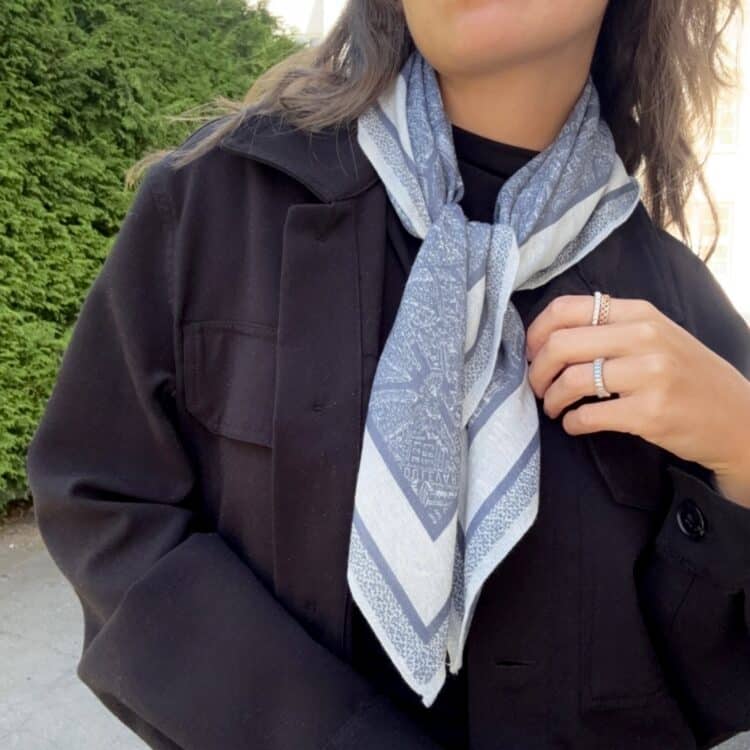 7D 5659 Lunt skjerf off-white og dueblå_3