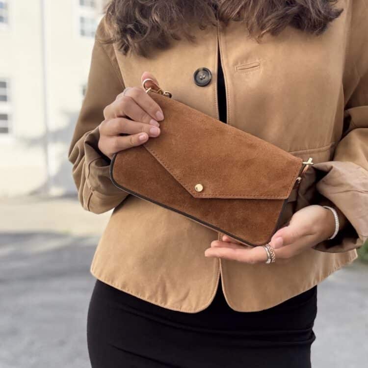 7D 6069 Konvolutt-skinnclutch semsket camel_10