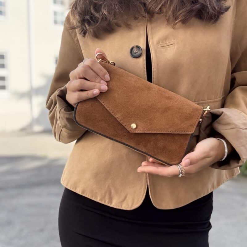 7D 6069 Konvolutt-skinnclutch semsket camel_10