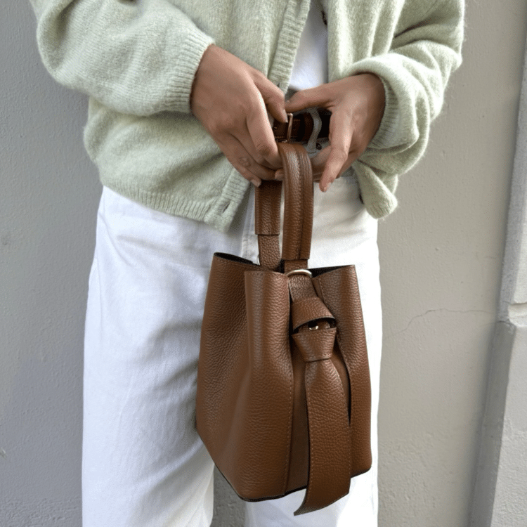 8910-konjakk-7days-bucket-bag-konjakk-cognac_1