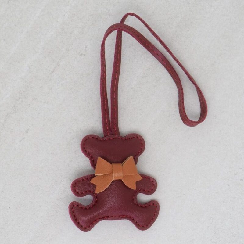 7D6519-7days-nøkkelring-veskepynt-bamse-med-sløyfe-bordeux_1