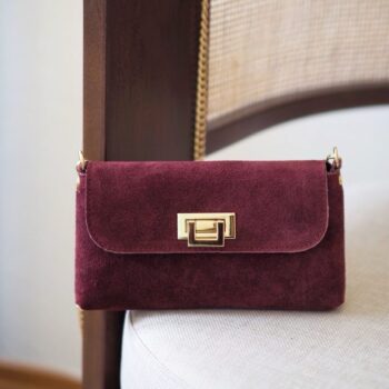 Clutch i semsket skinn, bordeaux