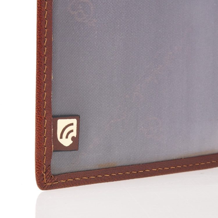 42 6910 PASSPORT HOLDER RFID COGNAC